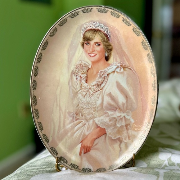 Vintage The People's Princess Diana Oval Shaped Plate With Display Easel Stand - Picture 3 of 8